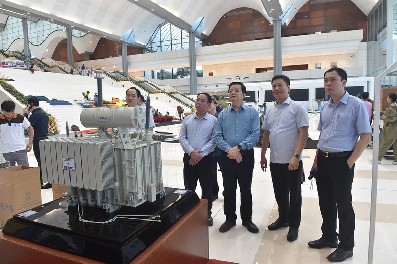 Khẩn trương hoàn thành Triển lãm ảnh, Triển lãm thành tựu văn hóa chào mừng Đại hội Đại biểu Đảng bộ Chính phủ lần thứ nhất- Ảnh 2. Khẩn trương hoàn thành Triển lãm ảnh, Triển lãm thành tựu văn hóa chào mừng Đại hội Đại biểu Đảng bộ Chính phủ lần thứ nhất- Ảnh 2.