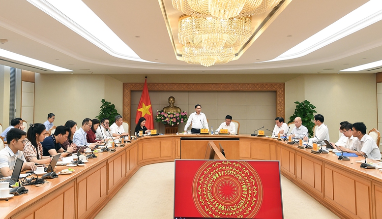 Phó Thủ tướng Bùi Thanh Sơn chủ trì họp rà soát tiến độ chuẩn bị tổ chức Hội chợ Mùa thu 2025- Ảnh 2.