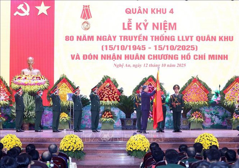 Tổng Bí thư Tô Lâm dự Lễ kỷ niệm 80 năm Ngày truyền thống LLVT Quân khu 4- Ảnh 4.