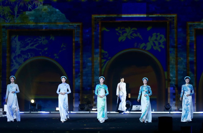 ‘Bước chân di sản’ - Tôn vinh vẻ đẹp trang phục văn hóa Việt Nam và thế giới- Ảnh 1.