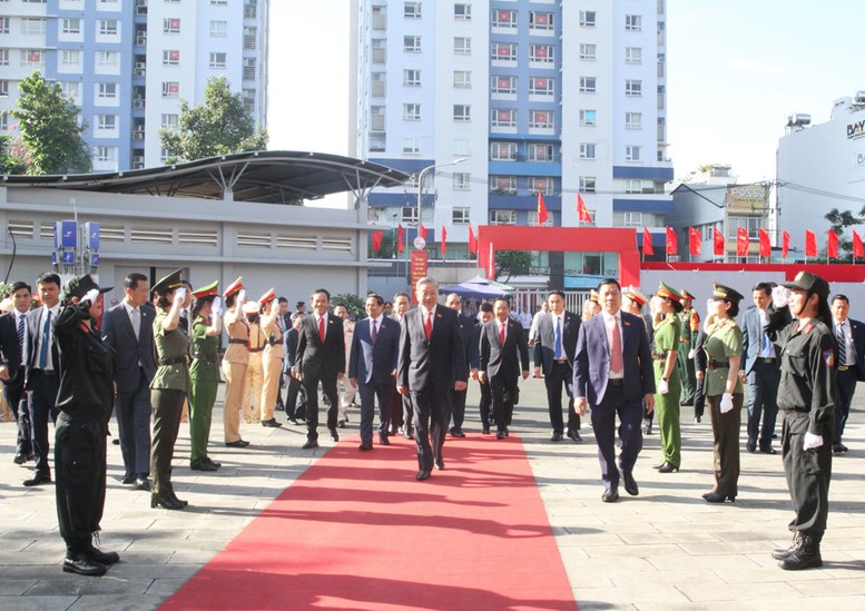 Tổng Bí thư Tô Lâm tham quan Triển lãm Thành tựu Báo chí - Xuất bản - Ảnh 1.