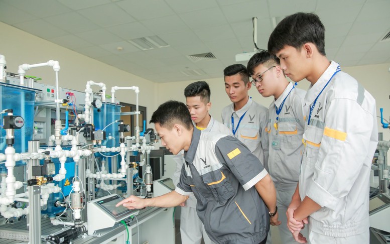 Chuẩn nghề nghiệp giáo viên giảng dạy trình độ trung cấp nghề