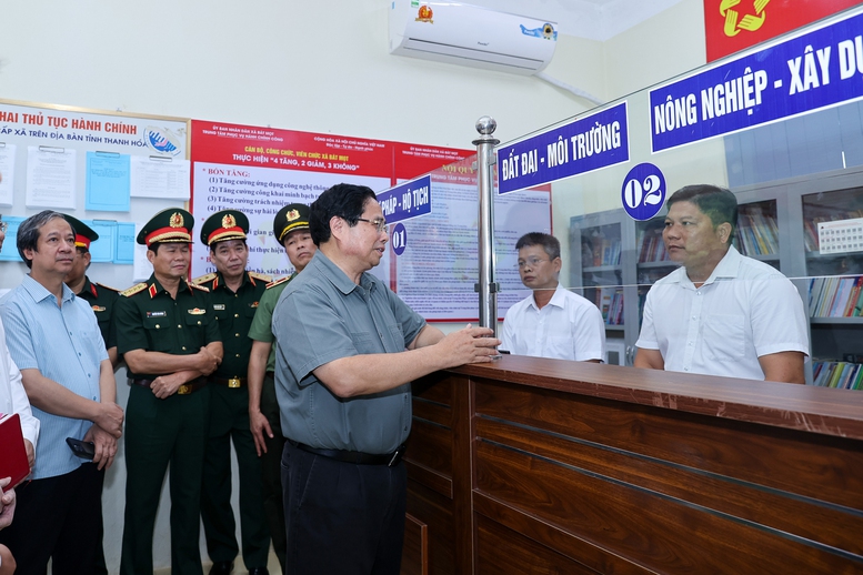 Thủ tướng kiểm tra trung tâm phục vụ hành chính công tại xã miền núi Thanh Hóa- Ảnh 1.