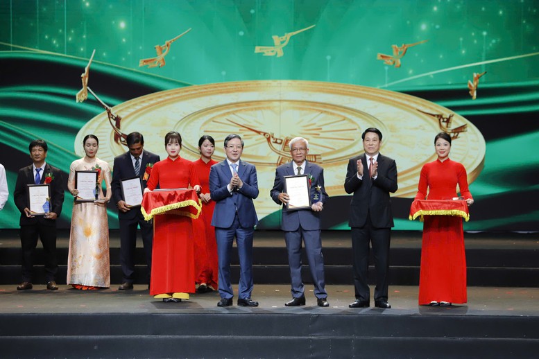 Tiếp tục khơi dậy và phát huy mạnh mẽ lòng yêu nước, ý chí tự tin, tự lực, tự cường, tự chủ của nông dân- Ảnh 1.