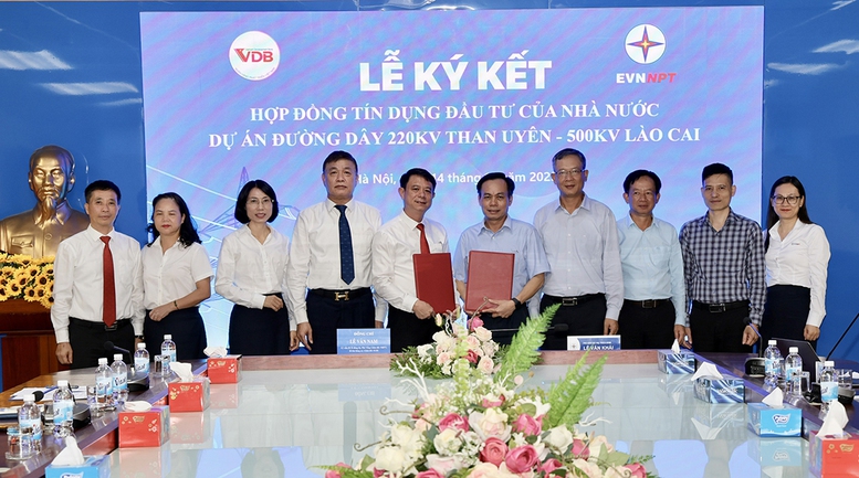 EVNNPT, VDB ký kết hợp đồng tín dụng đầu tư đường dây 220kV Than Uyên – 500kV Lào Cai- Ảnh 1.