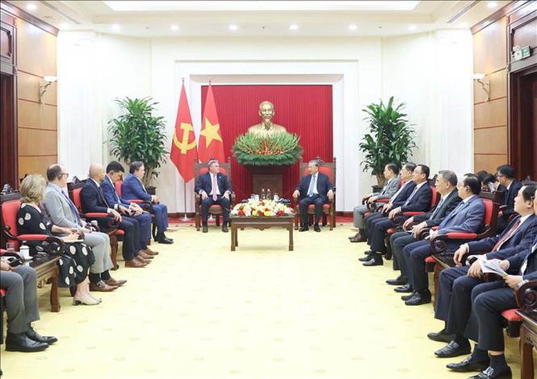 Tổng Bí thư Tô Lâm tiếp lãnh đạo Tập đoàn Murphy Oil- Ảnh 1. Tổng Bí thư Tô Lâm tiếp ông Eric Hambly, Chủ tịch Hội đồng quản trị kiêm Tổng Giám đốc điều hành Tập đoàn Murphy Oil - Ảnh: TTXVN