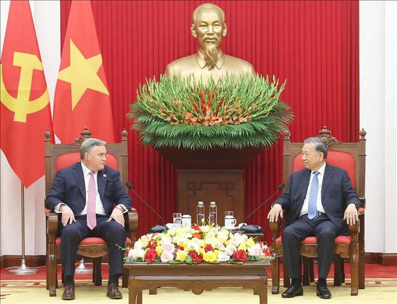 Tổng Bí thư Tô Lâm tiếp lãnh đạo Tập đoàn Murphy Oil- Ảnh 2. Tổng Bí thư Tô Lâm tiếp ông Eric Hambly, Chủ tịch Hội đồng quản trị kiêm Tổng Giám đốc điều hành Tập đoàn Murphy Oil - Ảnh: TTXVN