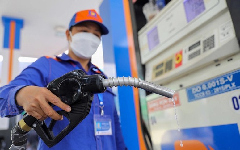 Giá xăng tăng, giá dầu giảm nhẹ từ chiều nay