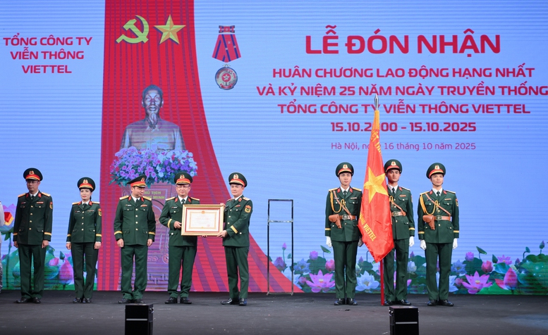 Viettel Telecom nhận Huân chương Lao động hạng Nhất- Ảnh 1.