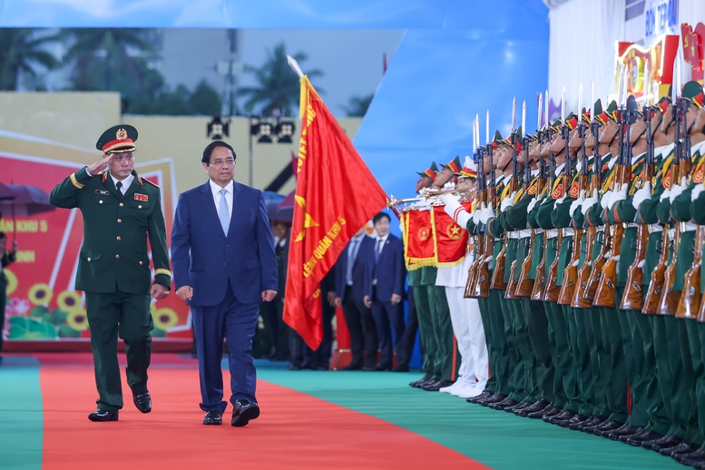 Thủ tướng: Xây dựng lực lượng Quân khu 5 cách mạng, chính quy, tinh nhuệ, hiện đại, là lực lượng nòng cốt trên địa bàn chiến lược của Tổ quốc- Ảnh 1.