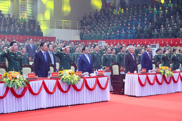 Thủ tướng: Xây dựng lực lượng Quân khu 5 cách mạng, chính quy, tinh nhuệ, hiện đại, là lực lượng nòng cốt trên địa bàn chiến lược của Tổ quốc- Ảnh 2.