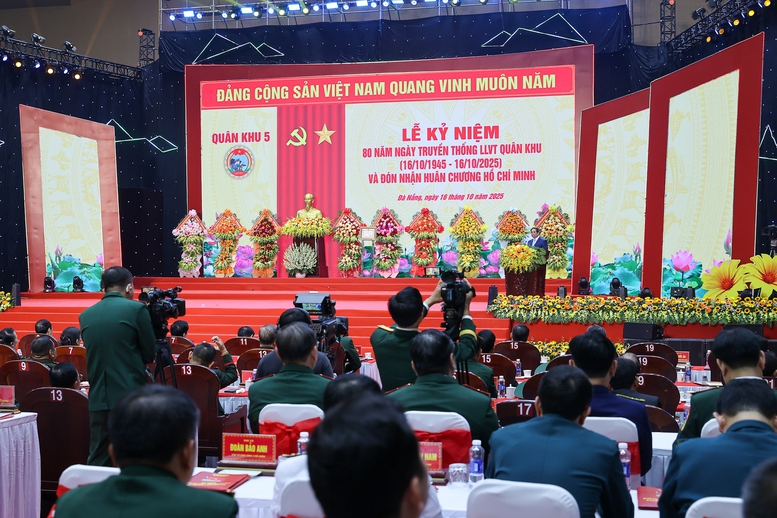 Thủ tướng: Xây dựng lực lượng Quân khu 5 cách mạng, chính quy, tinh nhuệ, hiện đại, là lực lượng nòng cốt trên địa bàn chiến lược của Tổ quốc- Ảnh 4.