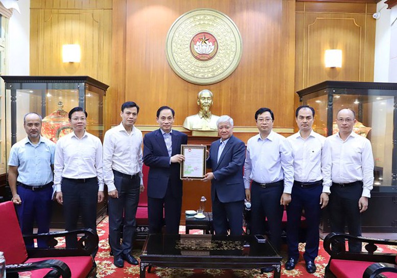 MTTQ Việt Nam tiếp nhận 12 tỷ đồng từ Bộ Ngoại giao và cộng đồng người Việt Nam ở nước ngoài ủng hộ đồng bào bị ảnh hưởng bởi bão lũ- Ảnh 4.