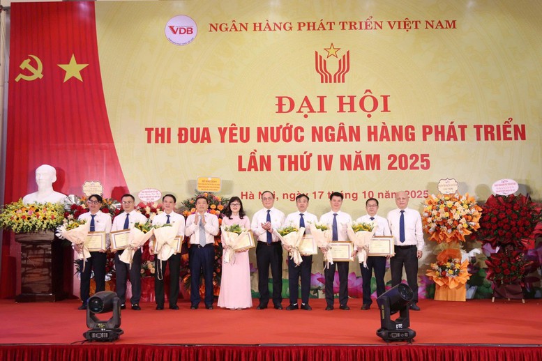 Ngân hàng Phát triển Việt Nam: Thi đua yêu nước – Động lực phát triển bền vững- Ảnh 3. Ngân hàng Phát triển Việt Nam: Thi đua yêu nước – Động lực phát triển bền vững- Ảnh 3.