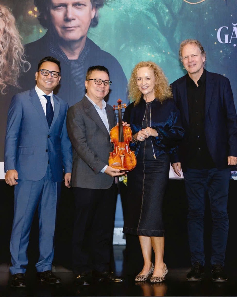 Nhiều điều bất ngờ trong đêm diễn của bộ đôi huyền thoại Secret Garden tại Việt Nam- Ảnh 3.