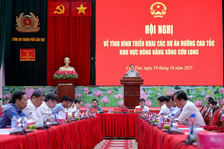 Thủ tướng: Nhiệm kỳ này đã dành 600 nghìn tỷ đồng cho giao thông ĐBSCL- Ảnh 8.