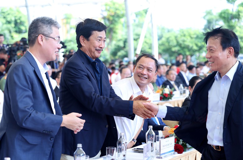 Tổng Bí thư Tô Lâm dự lễ khởi công xây dựng sân vận động tiên tiến hàng đầu thế giới- Ảnh 5.