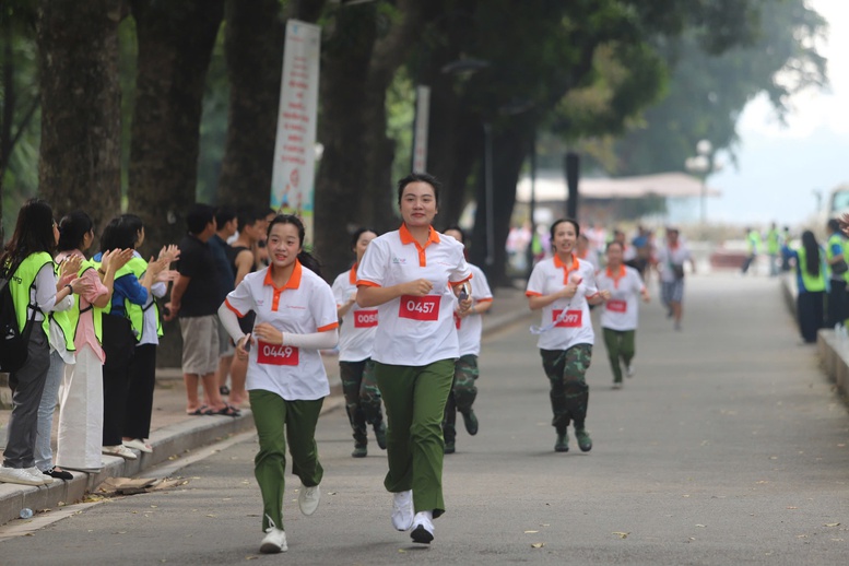 Phụ nữ chạy hưởng ứng vì môi trường không khói thuốc, lan tỏa thông điệp sống xanh- Ảnh 3.