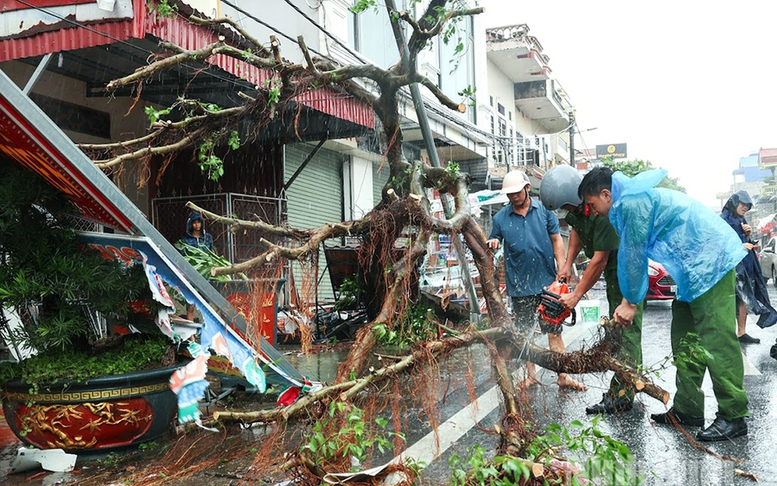 Công điện của Thủ tướng Chính phủ về việc tập trung khắc phục nhanh hậu quả bão số 10 và mưa lũ