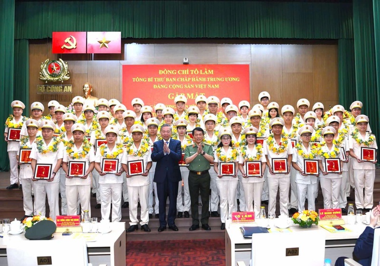 ĐẠI HỘI ĐẠI BIỂU ĐẢNG BỘ CÔNG AN TRUNG ƯƠNG LẦN THỨ VIII - VỮNG MỘT NIỀM TIN QUYẾT THẮNG- Ảnh 2.