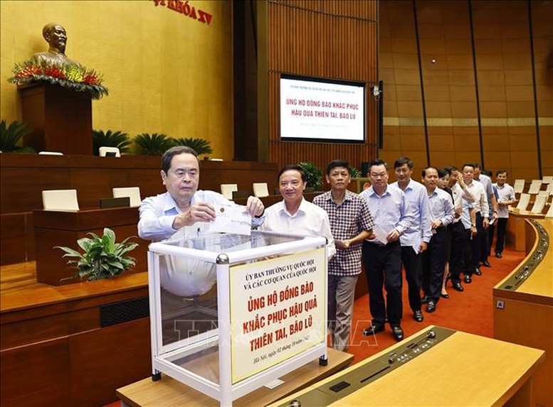 Ủy ban Thường vụ Quốc hội ủng hộ đồng bào khắc phục hậu quả thiên tai- Ảnh 1.