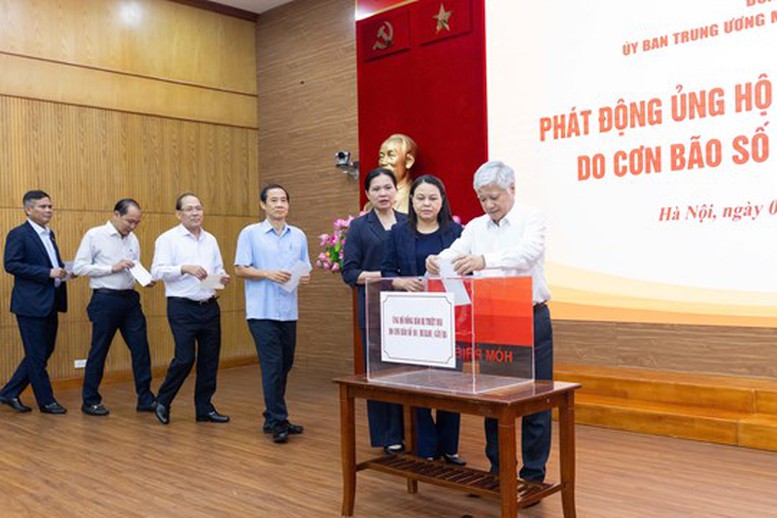 Ủy ban MTTQ Việt Nam phát động ủng hộ đồng bào bị thiệt hại do bão số 10- Ảnh 1.