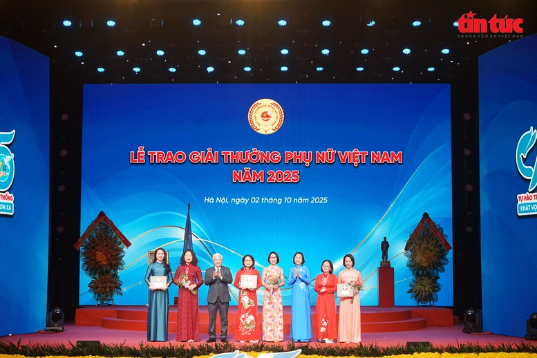 Trung ương Hội Liên hiệp Phụ nữ Việt Nam đón nhận Huân chương Lao động hạng Nhất- Ảnh 2.