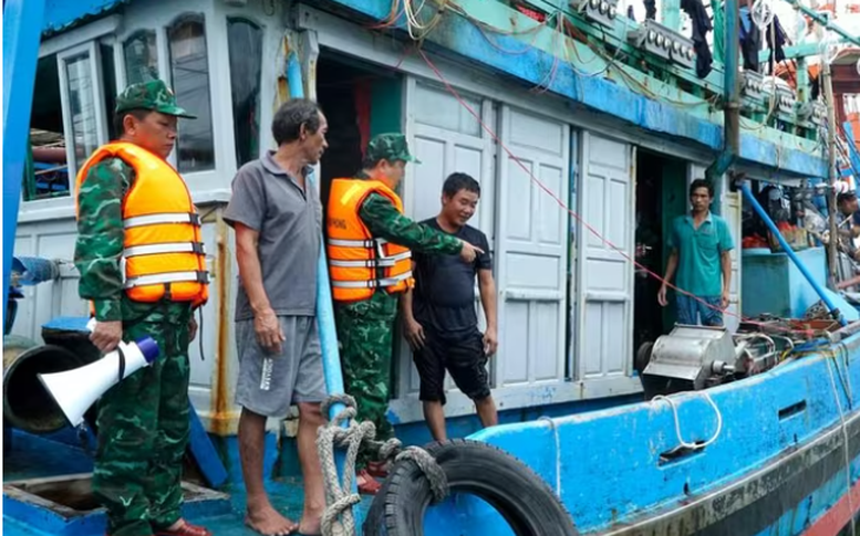 Gia Lai kêu gọi gần 1.900 tàu cá vào bờ tránh trú bão số 12