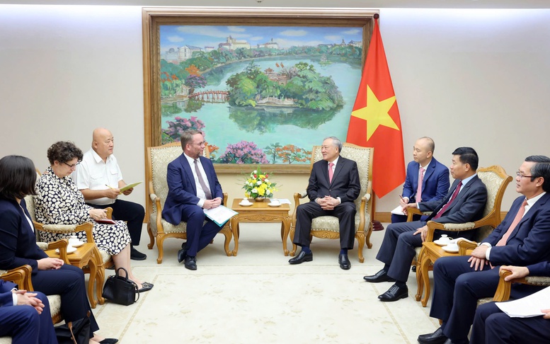 Phó Thủ tướng Thường trực Nguyễn Hòa Bình tiếp Bộ trưởng Bộ Khoa học-Nghiên cứu và Nghệ thuật-Văn hóa Bang Hessen (Đức)- Ảnh 3.