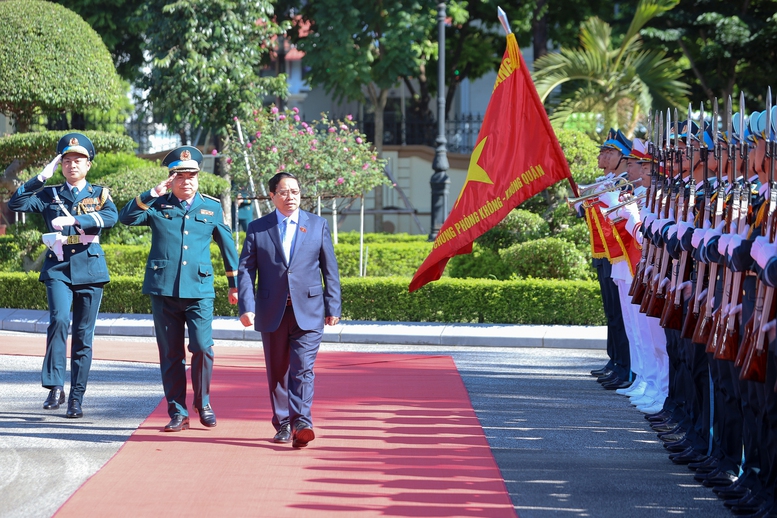 Thủ tướng: Phòng không - không quân là tuyến đầu phòng thủ chiến lược, cần nghiên cứu xây dựng Thủ tướng: Phòng không - không quân là tuyến đầu phòng thủ chiến lược, cần nghiên cứu xây dựng
