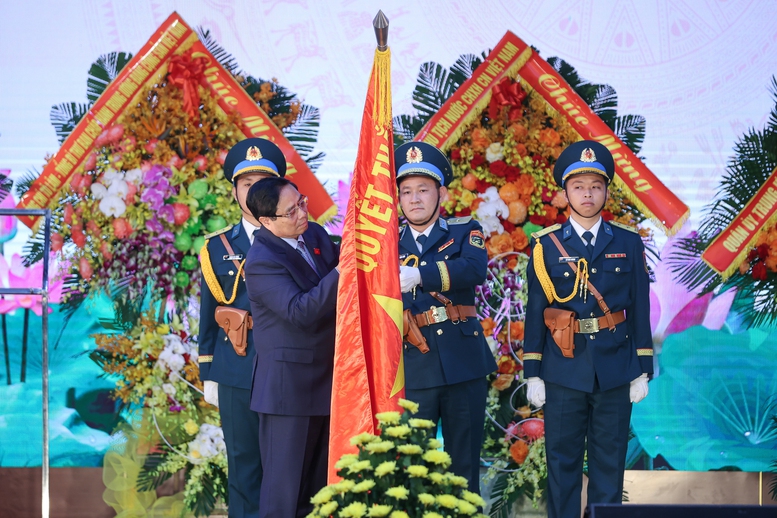 Thủ tướng: Phòng không - không quân là tuyến đầu phòng thủ chiến lược, cần nghiên cứu xây dựng Thủ tướng: Phòng không - không quân là tuyến đầu phòng thủ chiến lược, cần nghiên cứu xây dựng