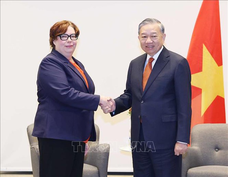 Tổng Bí thư Tô Lâm tiếp Chủ tịch Đảng Cộng sản Phần Lan Tiina Sandberg- Ảnh 1.