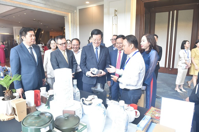 Vinh danh các nữ doanh nhân Việt Nam tiêu biểu Bông Hồng Vàng năm 2025- Ảnh 1.