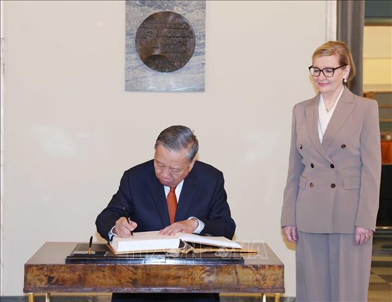 Tổng Bí thư Tô Lâm hội kiến Phó Chủ tịch thứ nhất Quốc hội Phần Lan Paula Risikko- Ảnh 3.