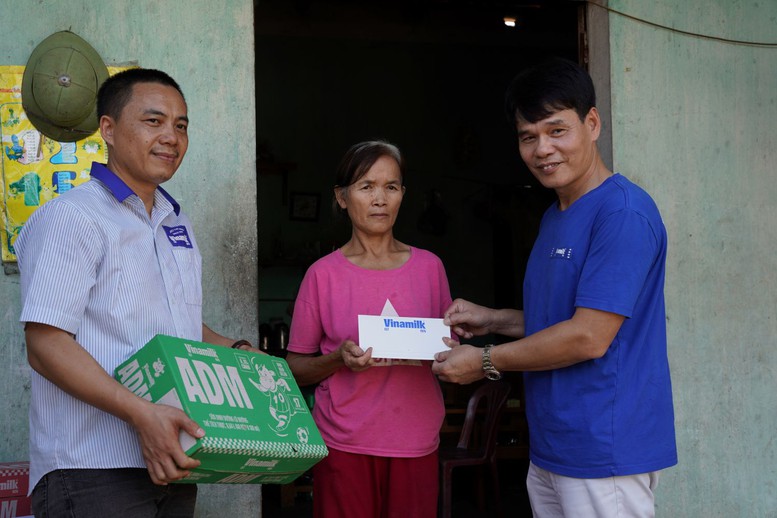 Vinamilk và hành trình chia sẻ với người dân hậu thiên tai- Ảnh 3.