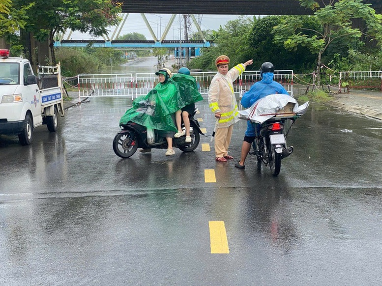 Công điện của Thủ tướng Chính phủ về việc tập trung phòng, tránh, ứng phó mưa lũ, ngập lụt, lũ ống, lũ quét, sạt lở đất tại khu vực Trung Trung Bộ- Ảnh 1.
