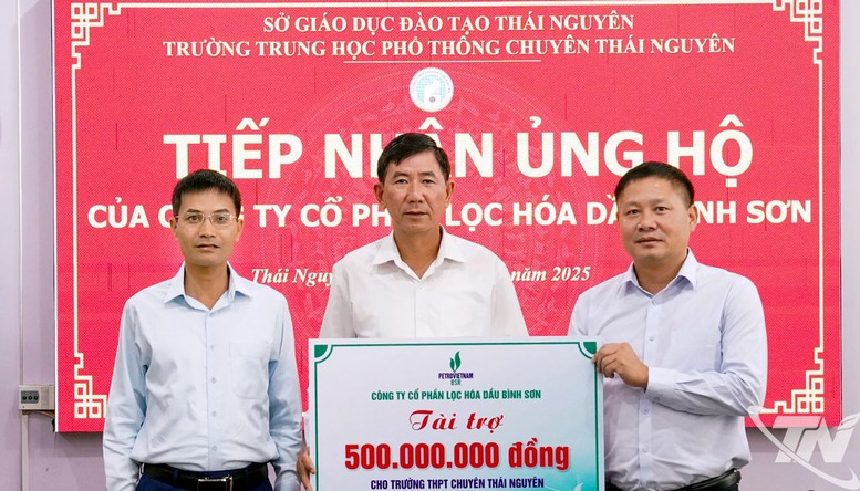 BSR hỗ trợ 1,2 tỷ đồng khắc phục hậu quả mưa lũ tại các trường học- Ảnh 1.