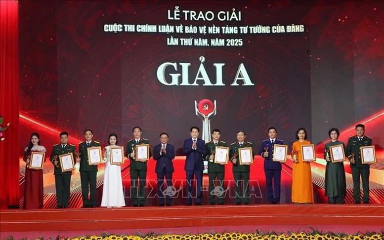 Chủ tịch nước dự Lễ trao giải Cuộc thi Chính luận về Bảo vệ nền tảng tư tưởng của Đảng lần thứ Năm- Ảnh 3.