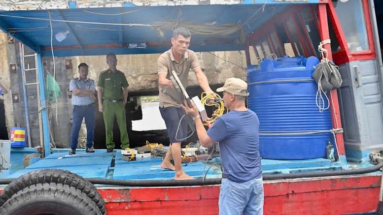Khởi tố vụ án 13 tàu cá tháo thiết bị giám sát hành trình để khai thác trái phép- Ảnh 1.