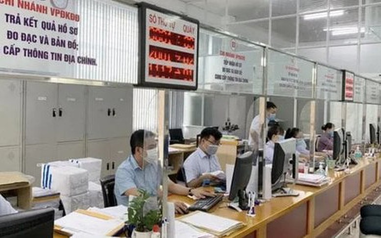 Xã hay Văn phòng đăng ký đất đai đính chính quyền sử dụng đất?