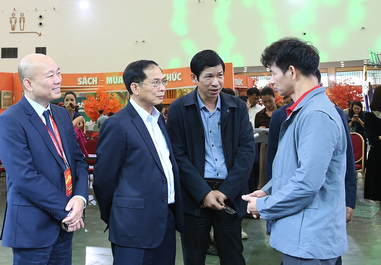 Phó Thủ tướng Bùi Thanh Sơn kiểm tra tiến độ chuẩn bị cho Lễ khai mạc Hội chợ Mùa Thu 2025- Ảnh 14. Phó Thủ tướng Bùi Thanh Sơn kiểm tra tiến độ chuẩn bị cho Lễ khai mạc Hội chợ Mùa Thu 2025- Ảnh 14.
