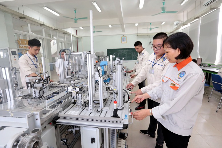 Bảo đảm tính đồng bộ, nâng cao hiệu quả quản lý, phát triển kỹ năng nghề- Ảnh 1. Bảo đảm tính đồng bộ, nâng cao hiệu quả quản lý, phát triển kỹ năng nghề- Ảnh 1.