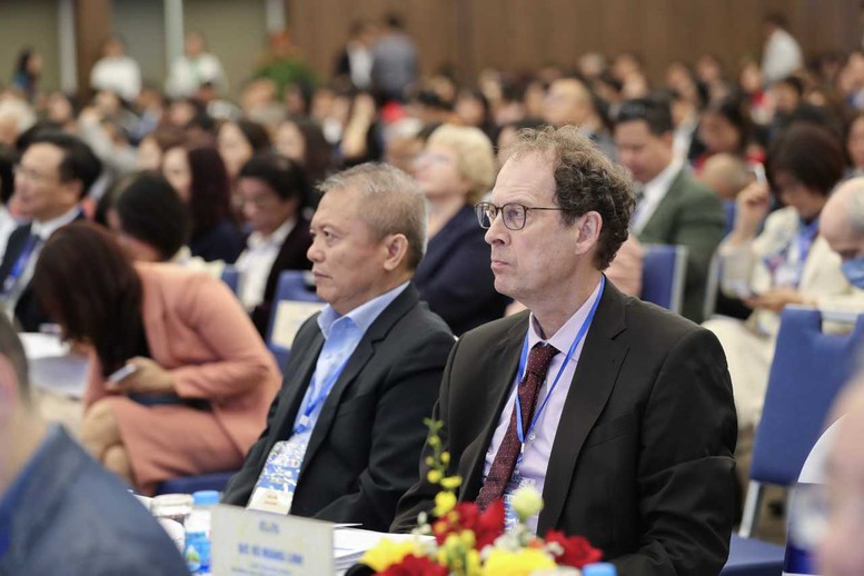 Chính phủ Việt Nam mong muốn tiếp tục nhận được sự đồng hành, ủng hộ, đóng góp của cộng đồng Việt Nam học trên toàn thế giới- Ảnh 4. Chính phủ Việt Nam mong muốn tiếp tục nhận được sự đồng hành, ủng hộ, đóng góp của cộng đồng Việt Nam học trên toàn thế giới- Ảnh 4.