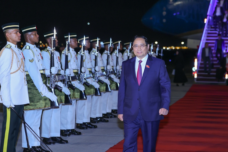 Thủ tướng Phạm Minh Chính tới Kuala Lumpur, bắt đầu chuyến công tác dự Hội nghị Cấp cao ASEAN lần thứ 47- Ảnh 1. Thủ tướng Phạm Minh Chính tới Kuala Lumpur, bắt đầu chuyến công tác dự Hội nghị Cấp cao ASEAN lần thứ 47- Ảnh 1.
