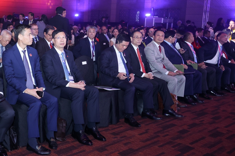Thủ tướng: ASEAN là một gia đình, mỗi quốc gia mạnh lên là cả khối mạnh lên- Ảnh 4. Thủ tướng: ASEAN là một gia đình, mỗi quốc gia mạnh lên là cả khối mạnh lên- Ảnh 4.