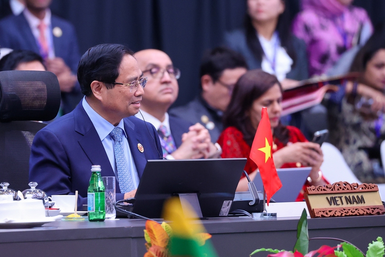 Thủ tướng: ASEAN cần phát huy mạnh mẽ 3 cội nguồn sức mạnh chiến lược- Ảnh 4. Thủ tướng: ASEAN cần phát huy mạnh mẽ 3 cội nguồn sức mạnh chiến lược- Ảnh 4.