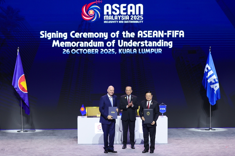 Chủ tịch FIFA muốn xây dựng Học viện Bóng đá FIFA tại Việt Nam- Ảnh 2. Chủ tịch FIFA muốn xây dựng Học viện Bóng đá FIFA tại Việt Nam- Ảnh 2.