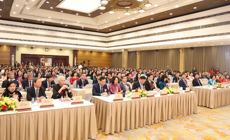 Phó Thủ tướng Lê Thành Long lưu ý 5 nội dung tại Đại hội Thi đua yêu nước ngành y tế- Ảnh 3. Phó Thủ tướng Lê Thành Long lưu ý 5 nội dung tại Đại hội Thi đua yêu nước ngành y tế- Ảnh 3.