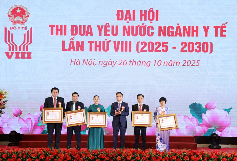 Phó Thủ tướng Lê Thành Long lưu ý 5 nội dung tại Đại hội Thi đua yêu nước ngành y tế- Ảnh 5. Phó Thủ tướng Lê Thành Long lưu ý 5 nội dung tại Đại hội Thi đua yêu nước ngành y tế- Ảnh 5.