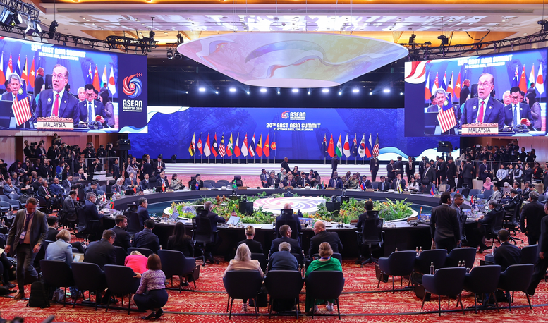 Thủ tướng: Hội nghị Cấp cao Đông Á cần đi đầu trong bảo vệ các nguyên tắc của luật pháp quốc tế, chủ nghĩa đa phương- Ảnh 1. Thủ tướng: Hội nghị Cấp cao Đông Á cần đi đầu trong bảo vệ các nguyên tắc của luật pháp quốc tế, chủ nghĩa đa phương- Ảnh 1.